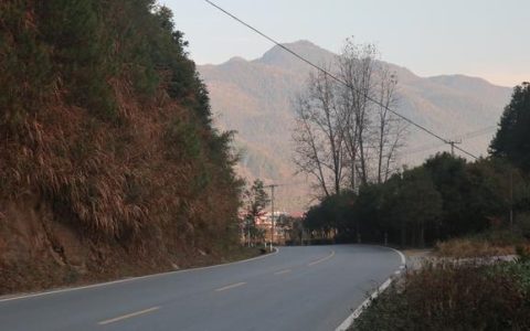 那山那水那人下句，国产片那山那人那狗