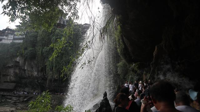 那山那水那人下句，国产片那山那人那狗